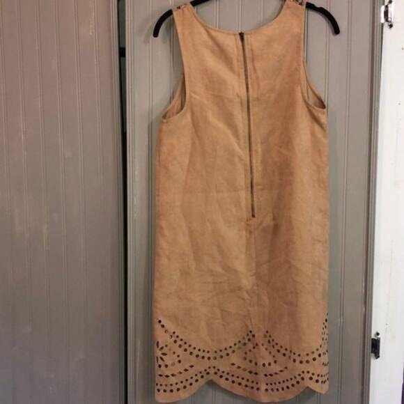 NWT Sleeveless Tan Suede Dress With Lace Overlay & Laser-Cut Hem - Picture 5 of 8